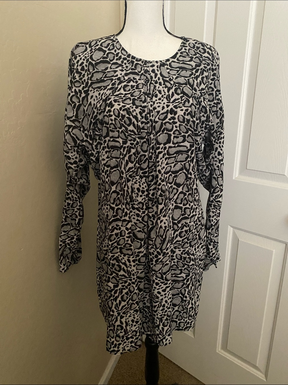 BCBGMAXAZRIA Animal Print Batwing Silk Dress sz M